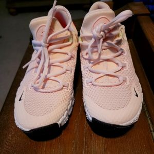 Nike women’s Free Metcon 4 training shoe Pink